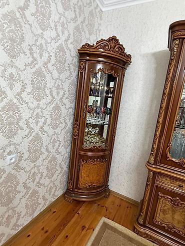 suse qab: Klassik qonaq otağı üçün vitrinli mebel dəsti Tərkibi: - 1 ədəd böyük — 3