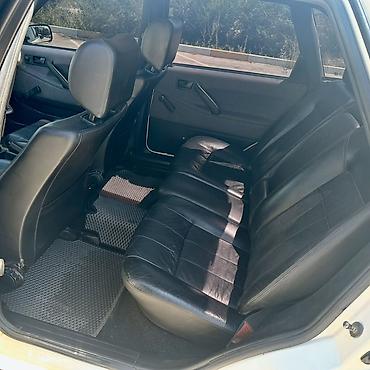 весла: Volkswagen Passat: 1989 г., Механика, Седан — 10