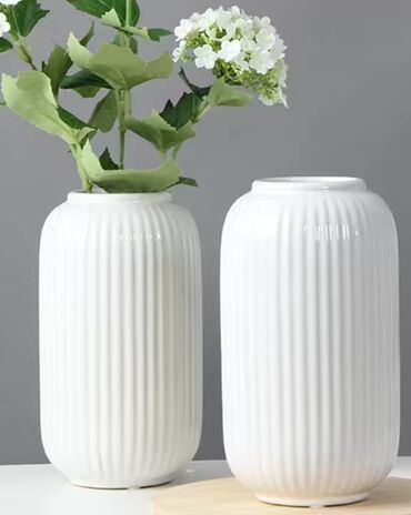 продаю красивые вазы: Ваза для цветы. Очень красиво смотрится . Есть в наличии. Высота 26