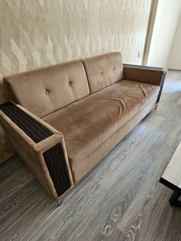 Çox yaxşı vəziyyətdə bir divan (195x80) və 2 kreslo (94x80) satılır