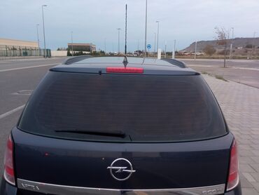 Opel: Opel Astra H – 5 qapılı hetçbek Xüsusiyyətlər: - Kuzov: tünd göy — 12