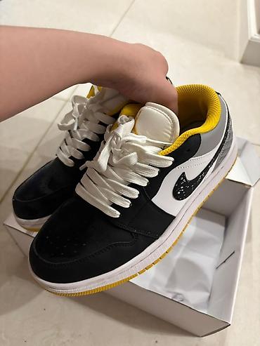 кросовки джорданы: Кроссовки в стиле баскетбольных низких Air Jordan/Nike. - Цветовая — 2