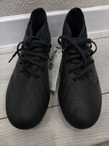купить плавательную шапочку: Футбольные бутсы Adidas Predator (чёрный цвет) - Тип
