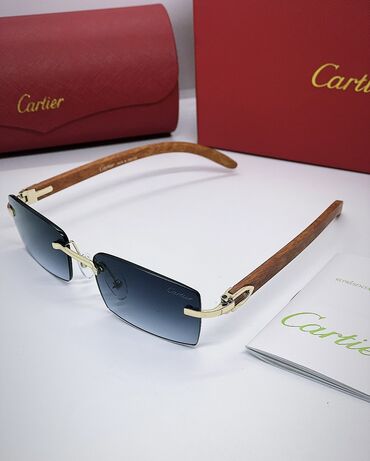 eynekler: Cartier, hadiyya qabi ile