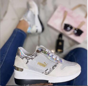 Women's Sneakers and athletic shoes: Puma elegantne patike

Novo
Brojevi 36 do 41

fb Moja Kupovina 1 — 10