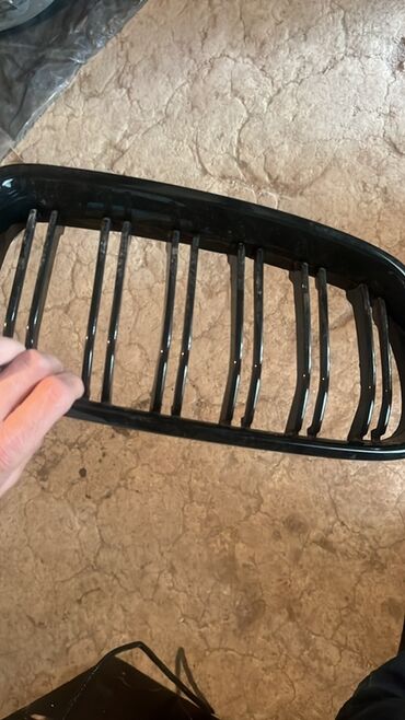Bamperlər, buferlər: Məhsul: Avtomobil ön radiator barmaqlığı (tək tərəf) - Rəng: Qara