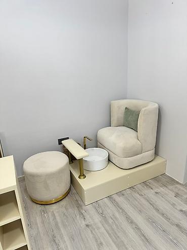 dirnaq masası: Peşəkar pedikür küncü üçün mebel komplekti Komplektin tərkibi: - — 2