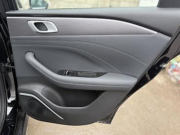 Geely: Geely : 2026 г., Седан — 7