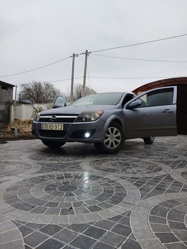 cip masinlarin qiymeti: Opel Astra: 1.4 l | 2005 il | 31000 km Hetçbek