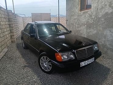 фургоны категории б: Mercedes-Benz E-Class (W124) sedan, qara rəng. Xüsusiyyətlər: - — 1