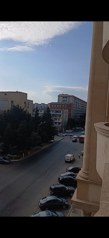 Kirayə mənzillər: Bakıxanov qəs., 2 otaqlı, Yeni tikili, m. Neftçilər, 45 kv. m