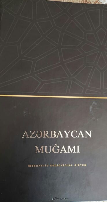 qadınlar üçün kiçik ryukzaklar: "Azərbaycan muğamı", 9 audio-vizual (qızılı rəng) disklərdən ibarət