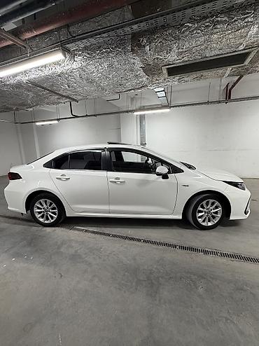 Toyota: Toyota Corolla: 2021 г., 1.8 л, Вариатор, Гибрид, Седан — 2