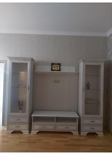 Ev və bağ: Klassik üslubda qonaq otağı üçün mebel dəsti Tərkibi: - TV stendi: 2 — 2