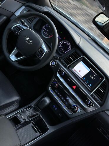 авто в рассрочку: Автомобиль Hyundai Sonata в кузове седан, выполненный в серебристом