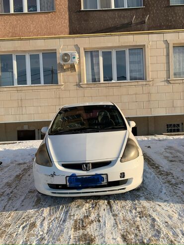 голуф 3: Honda Fit: 2002 г., 1.3 л, Вариатор, Бензин