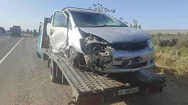 битую машину: Toyota WISH: 2003 г., 1.8 л, Универсал — 3