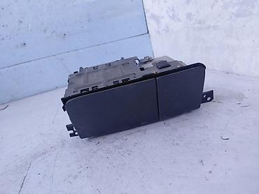 Детали салона: Подстаканник/бардачок для Honda Stepwgn Spada (RF5) - Оригинальный — 2