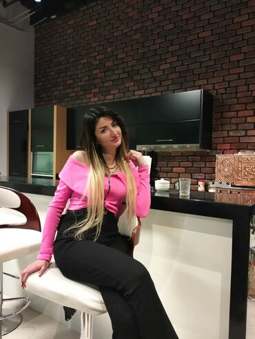 Satış məsləhətçiləri: Madel İş axtariram Mağazada paltar reklami ederem canlı acib Boy 168 — 27