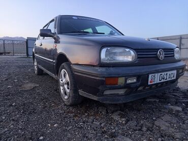 купить мотоцикл новый: Автомобиль Volkswagen Golf III, представленный в темном цвете кузова