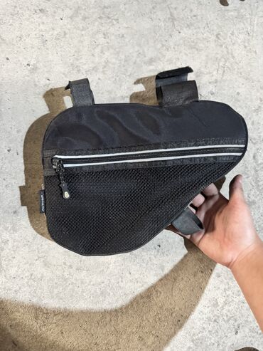 Велоаксессуары: Продаю разные сумки на велосипед. 1. Оргинальная сумка на раму с — 10