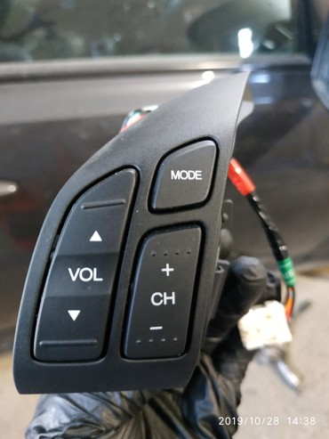 хонда ждаз: Кнопки управлением магнитолой . С проводом .
Хонда CR-V 1