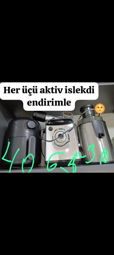 Mətbəx üçün digər texnika: Burada bir hava fritözü, ətçəkən və şirəçəkəndən ibarət mətbəx