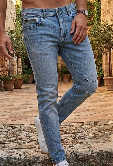 od do s: Muške slim-fit farmerke od svetlo plavog, ispranog denima. Elastična — 1