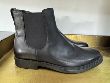 mövsümi botinkalar: TOD's gomma Chelsea botinkasi. Yenidir. Made in Italy. 500 avroya