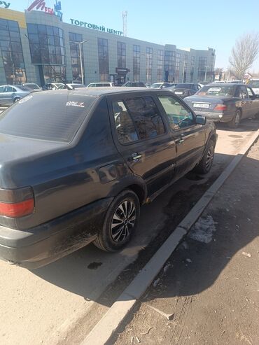 пасат1 8: Volkswagen Vento: 1993 г., 1.8 л, Механика, Газ, Седан