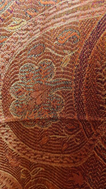 Baş geyimləri: Paşmina şarf Hindistandan hədiyyə olaraq alınmışdı. Ehtiyac olmadığı — 9