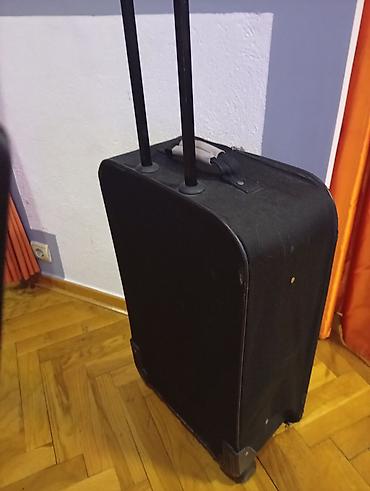 tasne mona cena: Veliki kofer na točkićima sa teleskopskom ručkom. OKO 75 40 25. dob — 10