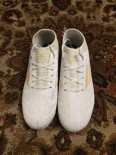 Спорт и хобби: СРОЧНО ПРОДАЮ: Футбольный обувь /сороконожки Adidas X (белые с — 1