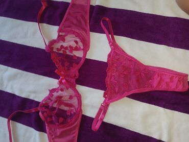 женское нижнее белье кружевное: Эффектный женский комплект нижнего белья насыщенного малинового цвета