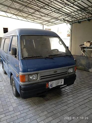 форд эколайн: Синий фургон Ford Econovan, оснащенный четырьмя боковыми окнами и — 2
