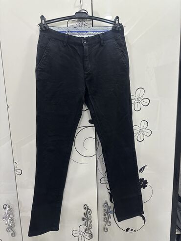 светлые брюки мужские: Брюки L (EU 40), цвет - Черный