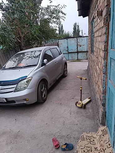 Toyota: Toyota Ist: 2003 г., 1.3 л, Хетчбек — 2