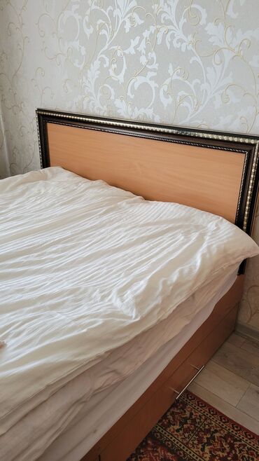 продам двуспальную кровать: Двуспальная Кровать, Б/у