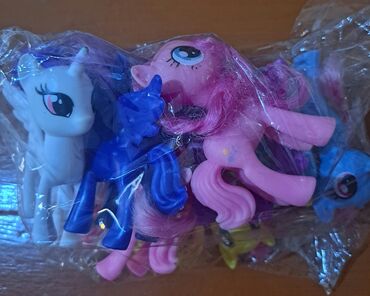 доми: Набор фигурок по мотивам «My Little Pony». Состав: - Несколько пони