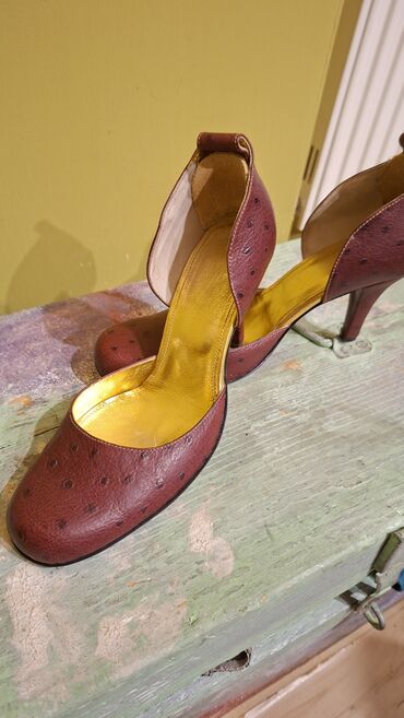 Salonke: Salonke, 40 — 9