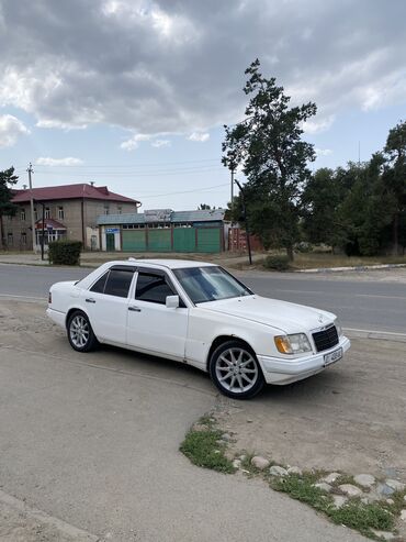Mercedes-Benz: Mercedes-Benz E-Class: 1993 г., 2 л, Механика, Бензин, Седан — 19