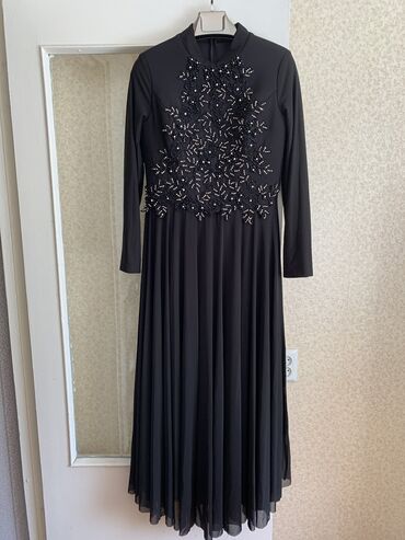 хиджаб платья: Чёрное платье ДЛИННОЕ (хиджаб) Покупала значительно дороже Очень