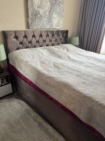 кровать мягкая: Двуспальная кровать, С мягким изголовьем, длина - 200 см