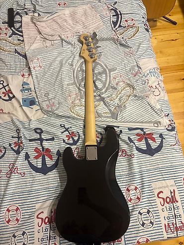akustik gitara: Elektrik bas gitar – Precision stili - Marka/model: Vester (baş — 2
