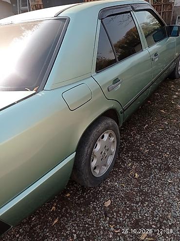 зеленый aston martin: Mercedes-Benz W124: 1987 г., 3 л, Механика, Дизель, Седан — 6