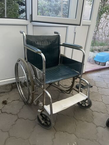 инвалидные коляски с электроприводом бу: Инвалидная коляска с хромированной рамой и сиденьем из темно-зеленого