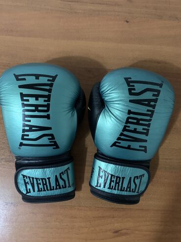 Спорт и отдых: Оригинальные боксерские перчатки Everlast, 10 унций, кожаные. Покупал