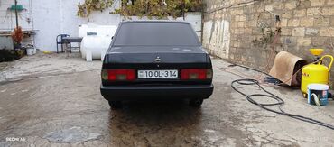 Tofas: Tofaş Şahin sedan – qara rəng, 4 qapı, arxa ötürücülü. Xüsusiyyətlər — 1