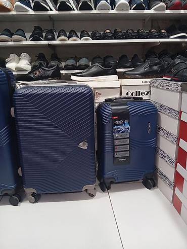 Çamadanlar: Mavi rəngli sərt korpuslu çamadan dəsti - Material: 100% polipropilen — 1
