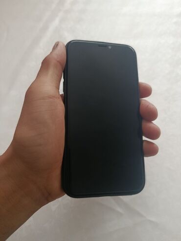 срочно продаю телефон нужны деньги: IPhone Xs, Б/у, 64 ГБ, Black Titanium, Зарядное устройство, Чехол, 77 %